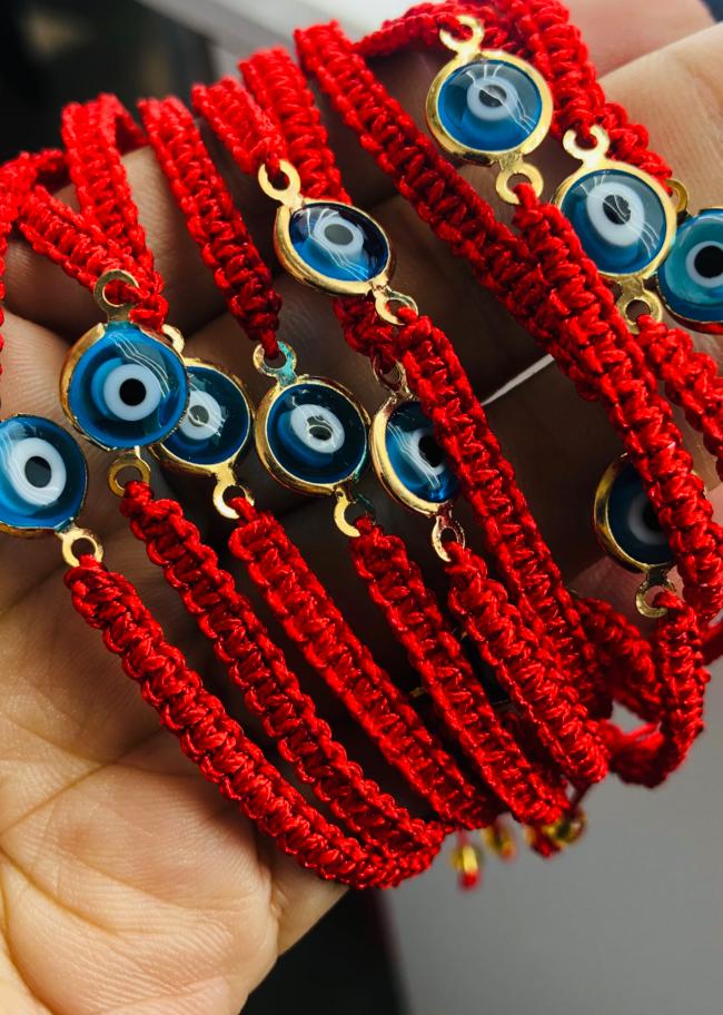 - 12 Pulseras con ojo turco turquesa y tejido macramé rojo -